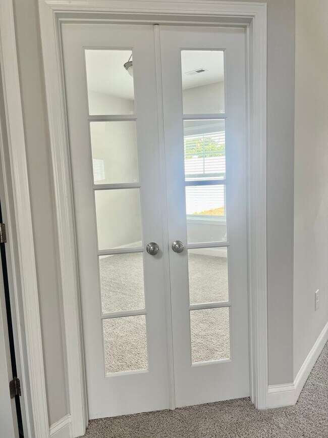 Building Photo - Stunning 4BR 3BA Home in Colfax