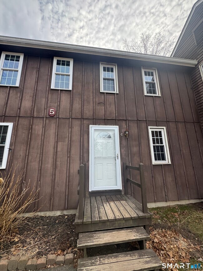 Building Photo - 239 Old Farms Rd