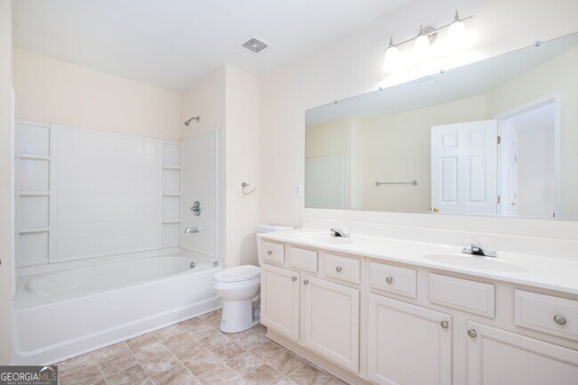 Building Photo - 2213 Leicester Way SE