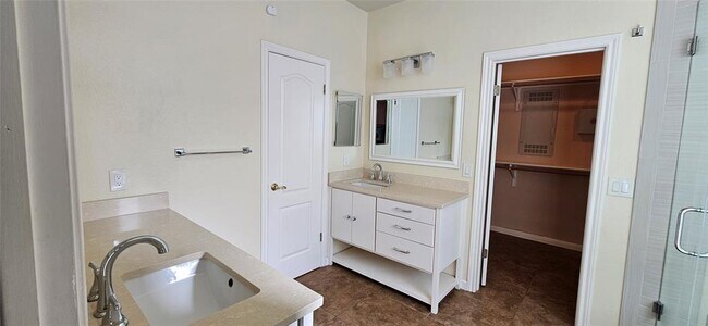 Building Photo - 9540 Aire Libre Dr