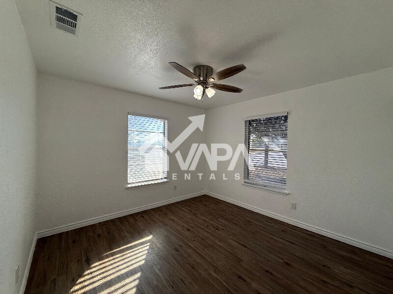 Building Photo - 202 Florencia Ave