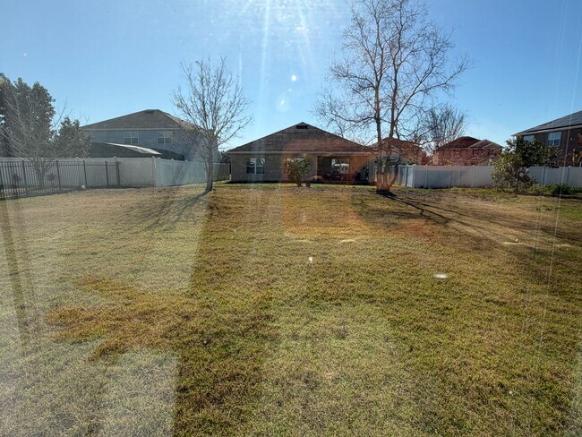 Building Photo - 5 bed 3 bath single family house for rent