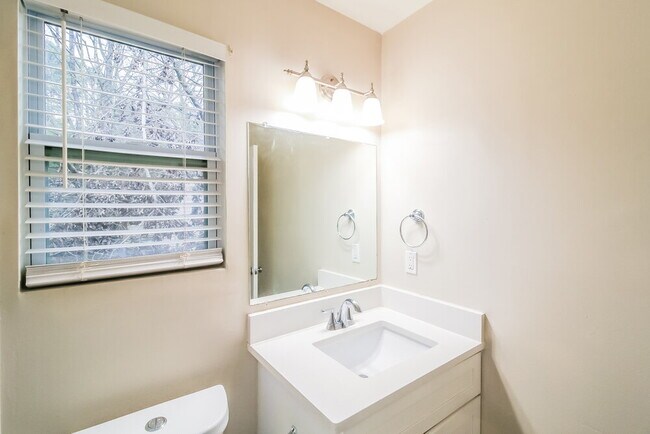 Building Photo - 5029 Brittany Dr