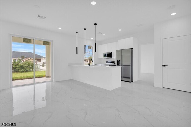 Building Photo - 2614 19th St W