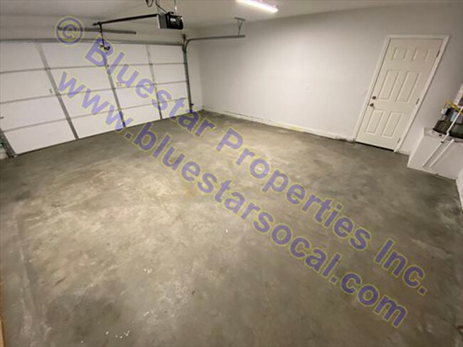 Building Photo - Just listed in Victorville!!!