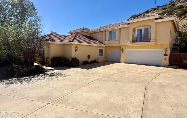 Building Photo - 1922 Golden Sky Cir