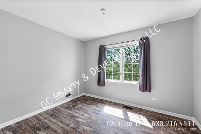 Building Photo - 590 Golfers Ln