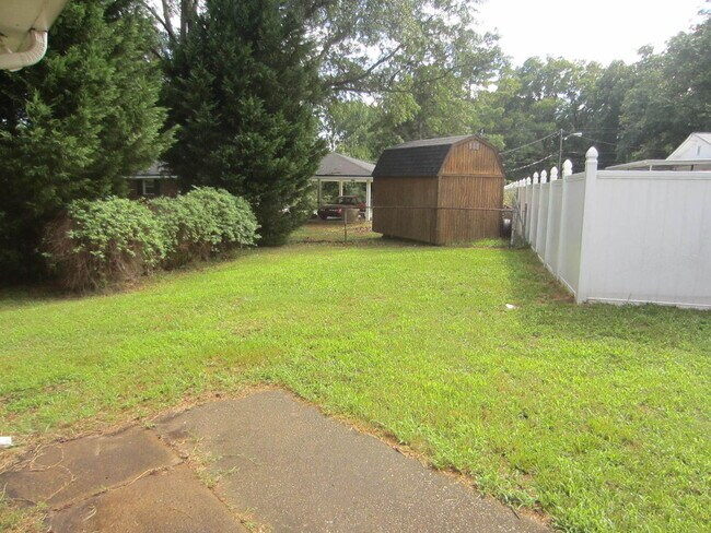 Building Photo - Hidden Enclave of Ranch Style Homes