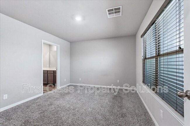 Building Photo - 1708 Burgundy Dr