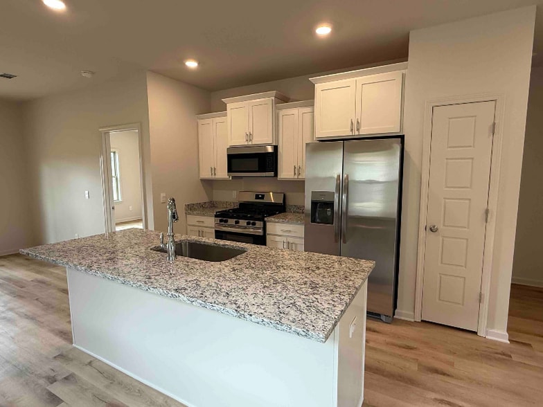 Building Photo - 603 Stillwater Cv