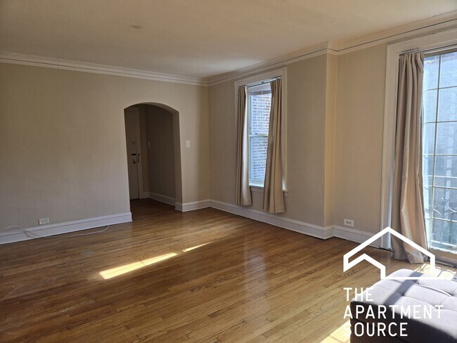 Building Photo - 909 Elmwood Ave