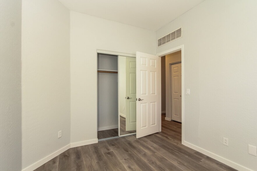 Building Photo - 44080 W McCord Dr