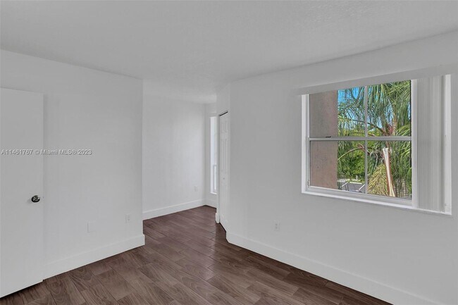 Building Photo - 675 NW 85th Ct