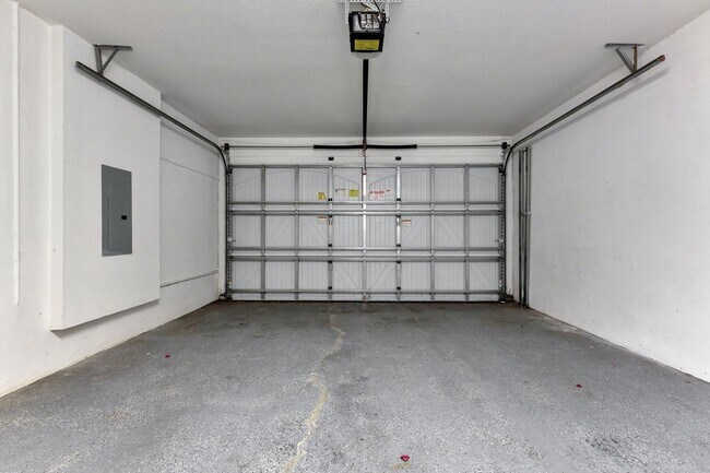 Building Photo - 10850 NW 74th Dr