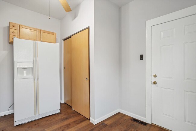 Building Photo - 511 Schirmer St