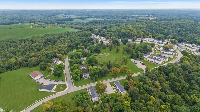 Building Photo - 3 Bedroom Townhouse in Midland, PA!! Apply...