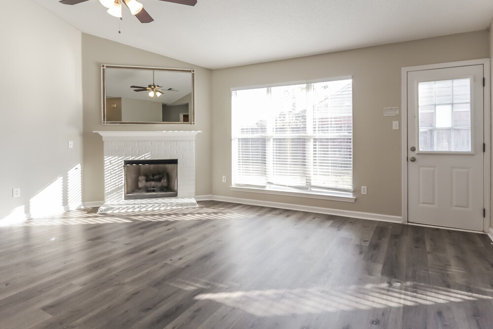 Building Photo - 10953 Oak Leaf Dr