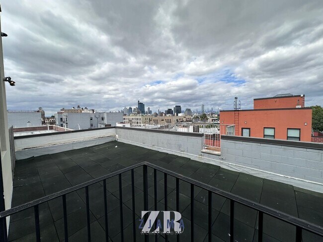 Building Photo - 315 Lincoln Pl