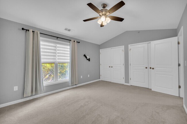 Building Photo - 490 S Barnett Shoals Rd