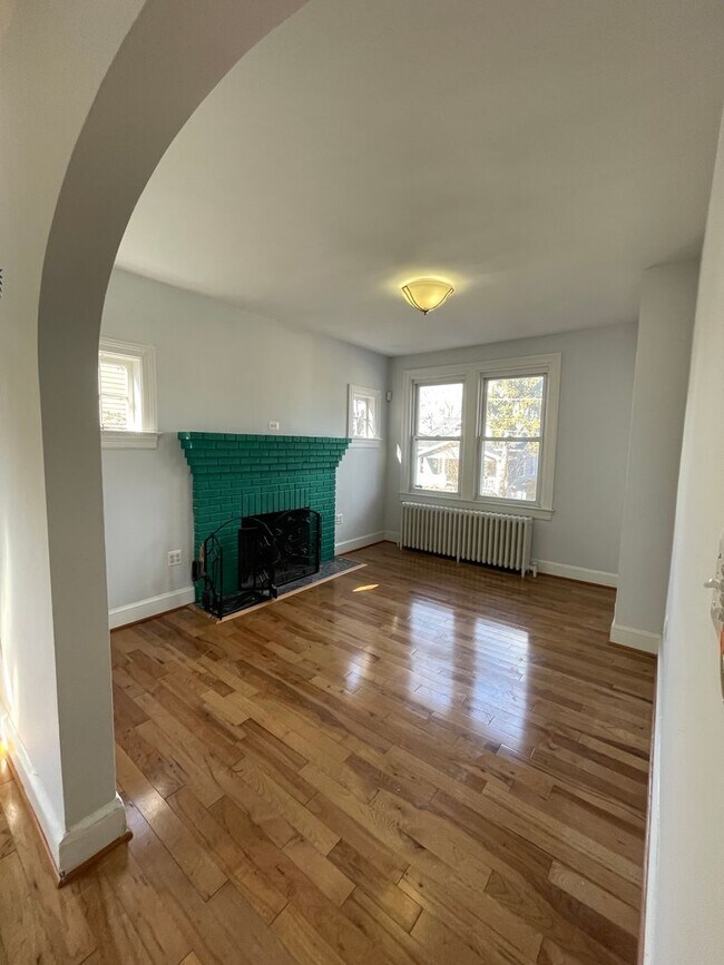 Building Photo - Charming 4BR, 2.5BA Bungalow in the Heart of Mount Rainier!