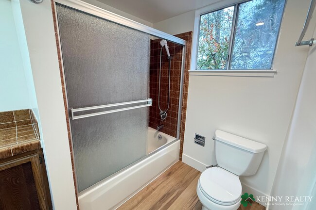 Building Photo - Spacious 4 Bedroom Home in San Mateo Hills with Dual Primary Suites