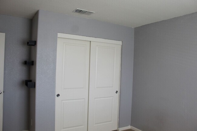 Building Photo - 1280 Cornell Dr