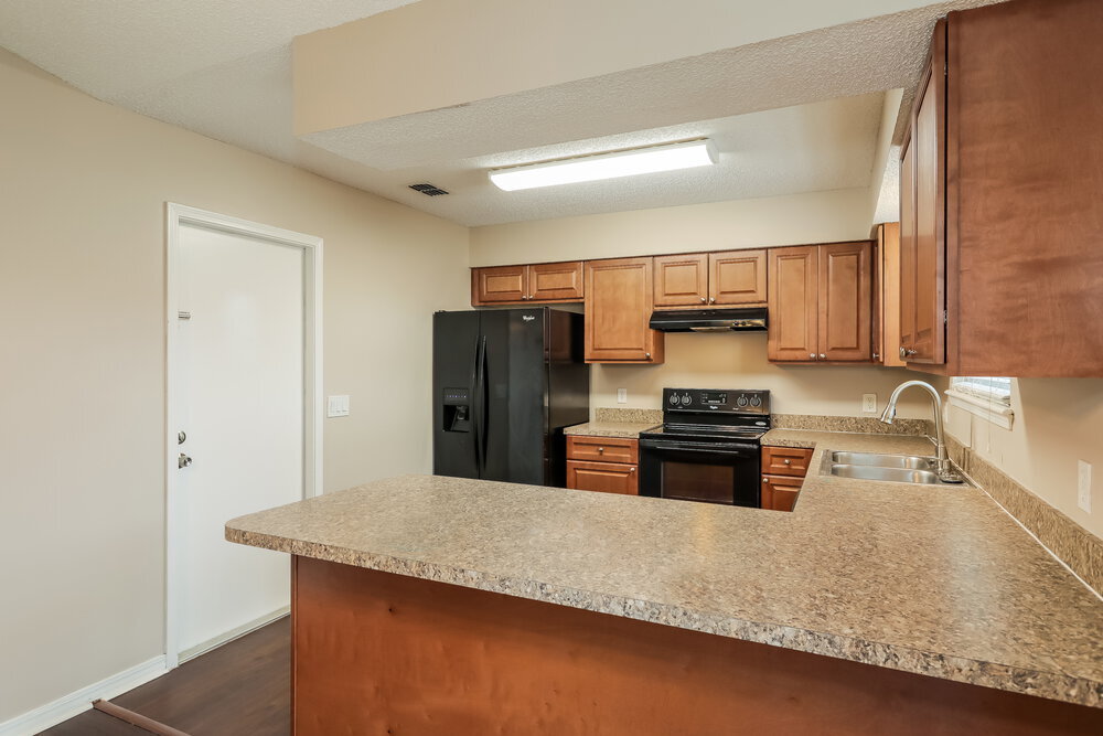 Building Photo - 1863 Sherwood Dr