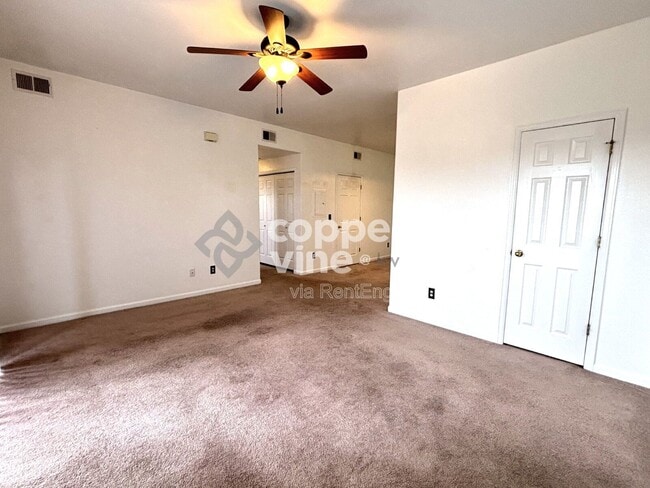 Building Photo - 1740 W 53rd Dr