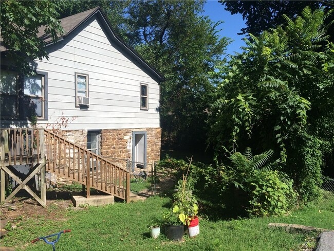 Building Photo - 620 N Leverett Ave