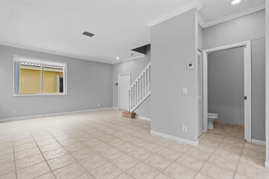Building Photo - 4319 Greenbriar Ln