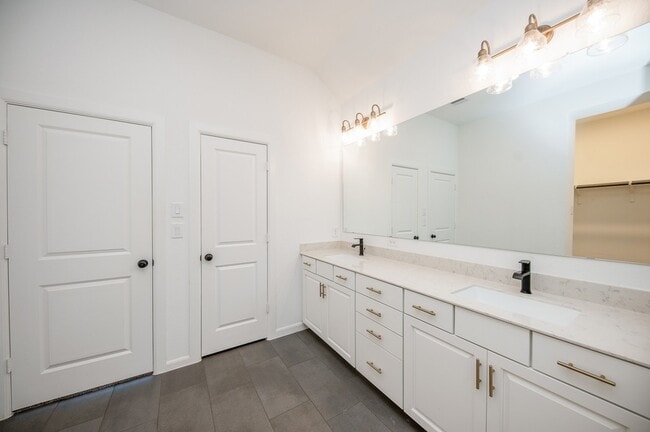 Building Photo - 42514 Summer Crst Rd