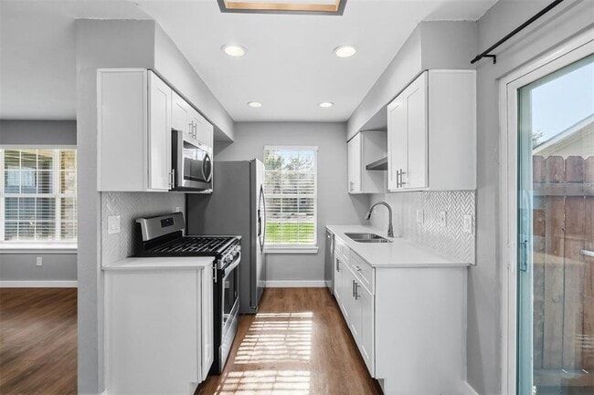 Building Photo - 6002 Tracy Lynn Ln