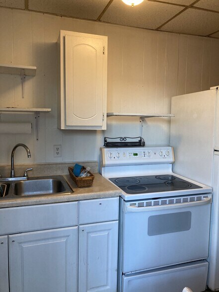 Building Photo - 2102 9th St W