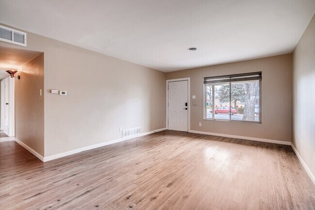 Building Photo - 1054 N Revere St