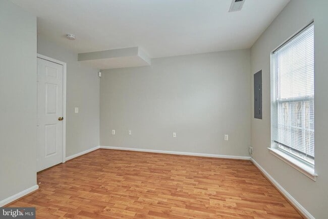 Building Photo - 22960 Fontwell Square