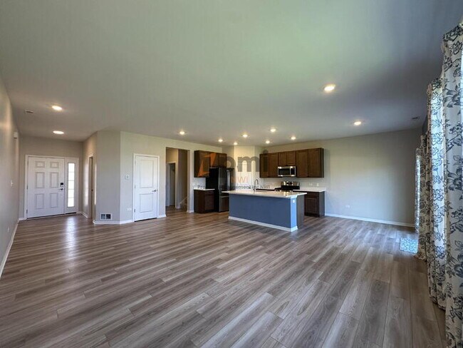 Building Photo - 8366 Kannon Dr