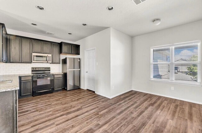 Building Photo - 322 Franchi Wy
