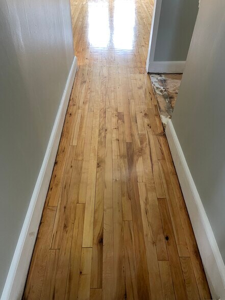 Building Photo - 204 E 4th St