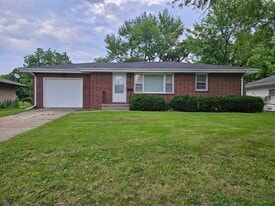 Building Photo - 413 SW Westlawn Dr