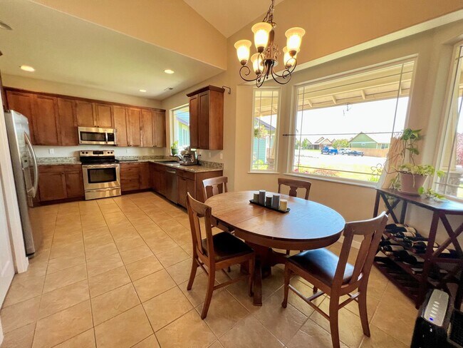 Building Photo - Modern 3 Bedroom Home