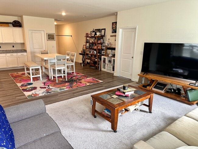 Building Photo - 1002 Rodanthe Dr