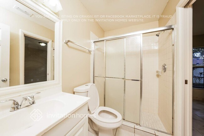 Building Photo - 2703 SW 5th St