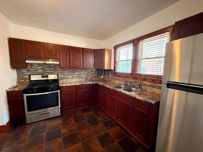 Building Photo - 215 N Woodland Ave