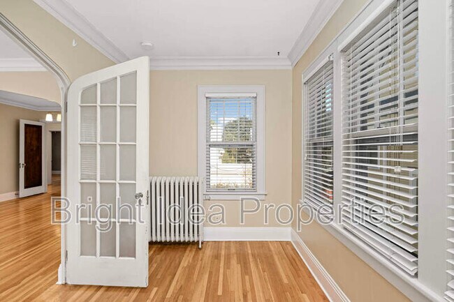 Building Photo - 969 St Clair Ave