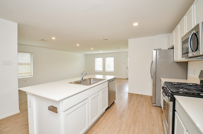 Building Photo - 27127 Breakaway Ln