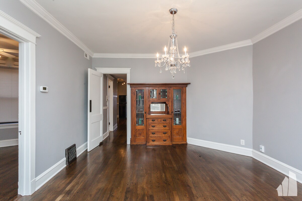 Building Photo - 3253 N Kenmore Ave