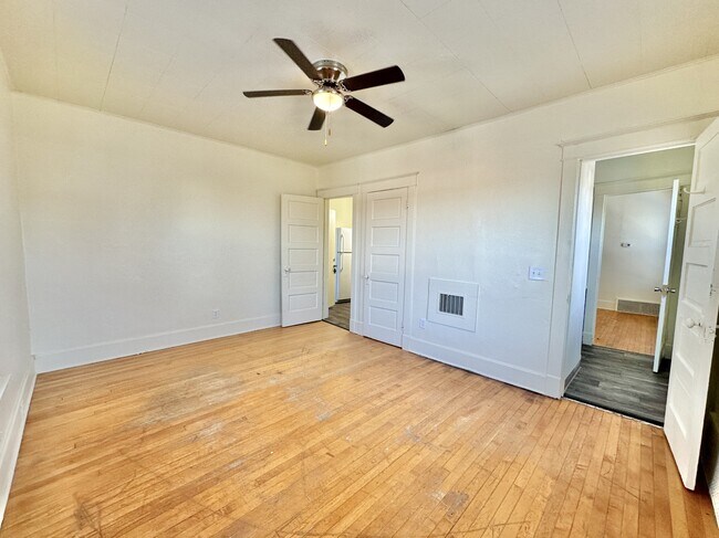 Building Photo - 255 S Jackson St