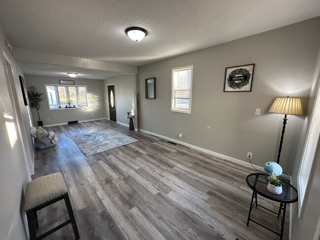 Building Photo - 2 bed, 2 bath home for rent in Waterloo, available IMMEDIATELY