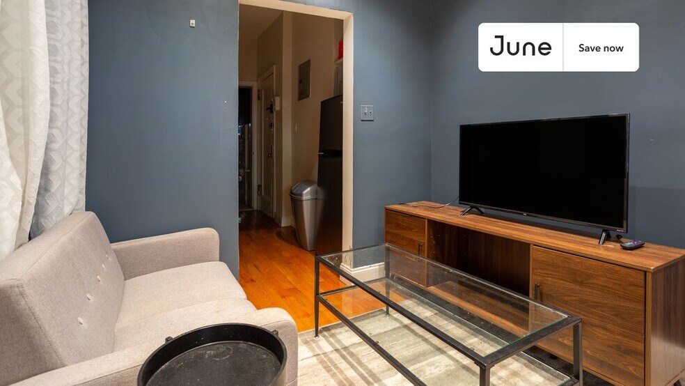 Building Photo - 715 E 5th St