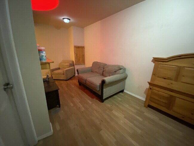 Building Photo - 825 N Garden St